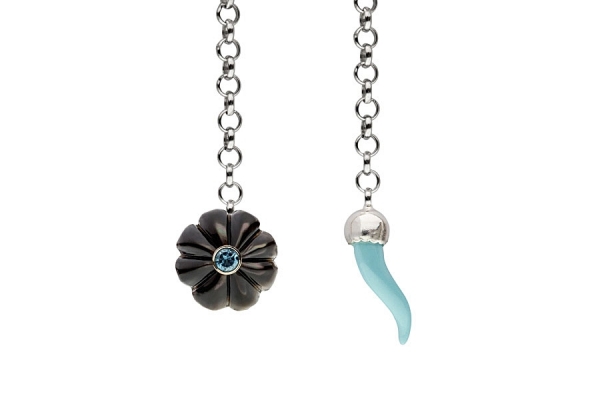 VEZZO lapel chain FIORE MADREPERLA GRIGIA CON TOPAZIO AZZURRO