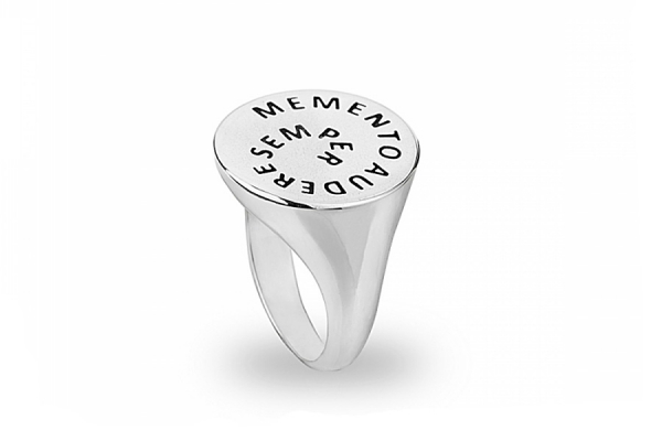 MEMENTO AUDERE SEMPER